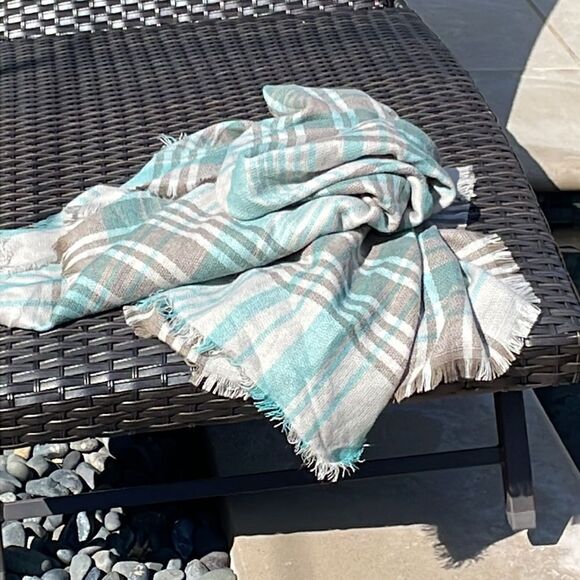 Scarf, wrap, blanket plaid soft luxurious , like new over sized - Picture 6 of 7